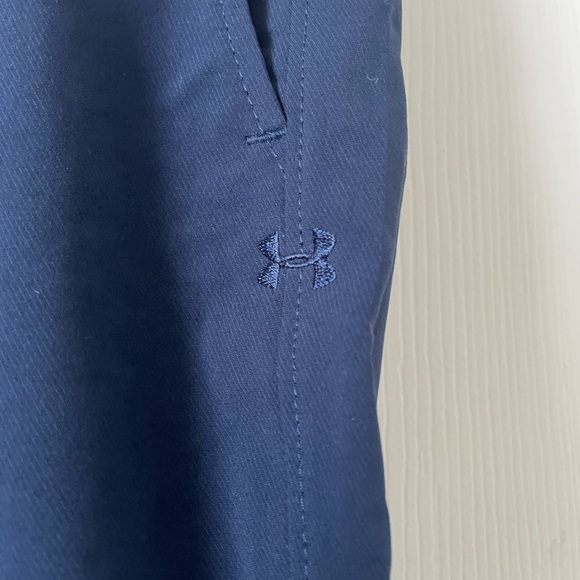 Sleek and Stylish: Under Armor Tapered Pants 0360 - Picture 3 of 9